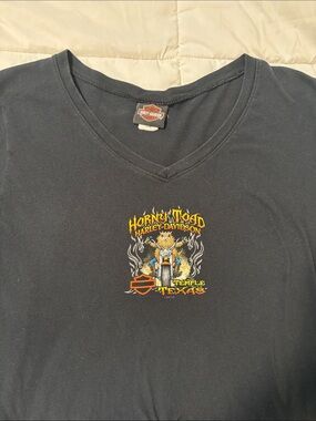 Harley-Davidson Black V‑Neck Tee with Yellow & White Horny Toad Graphic